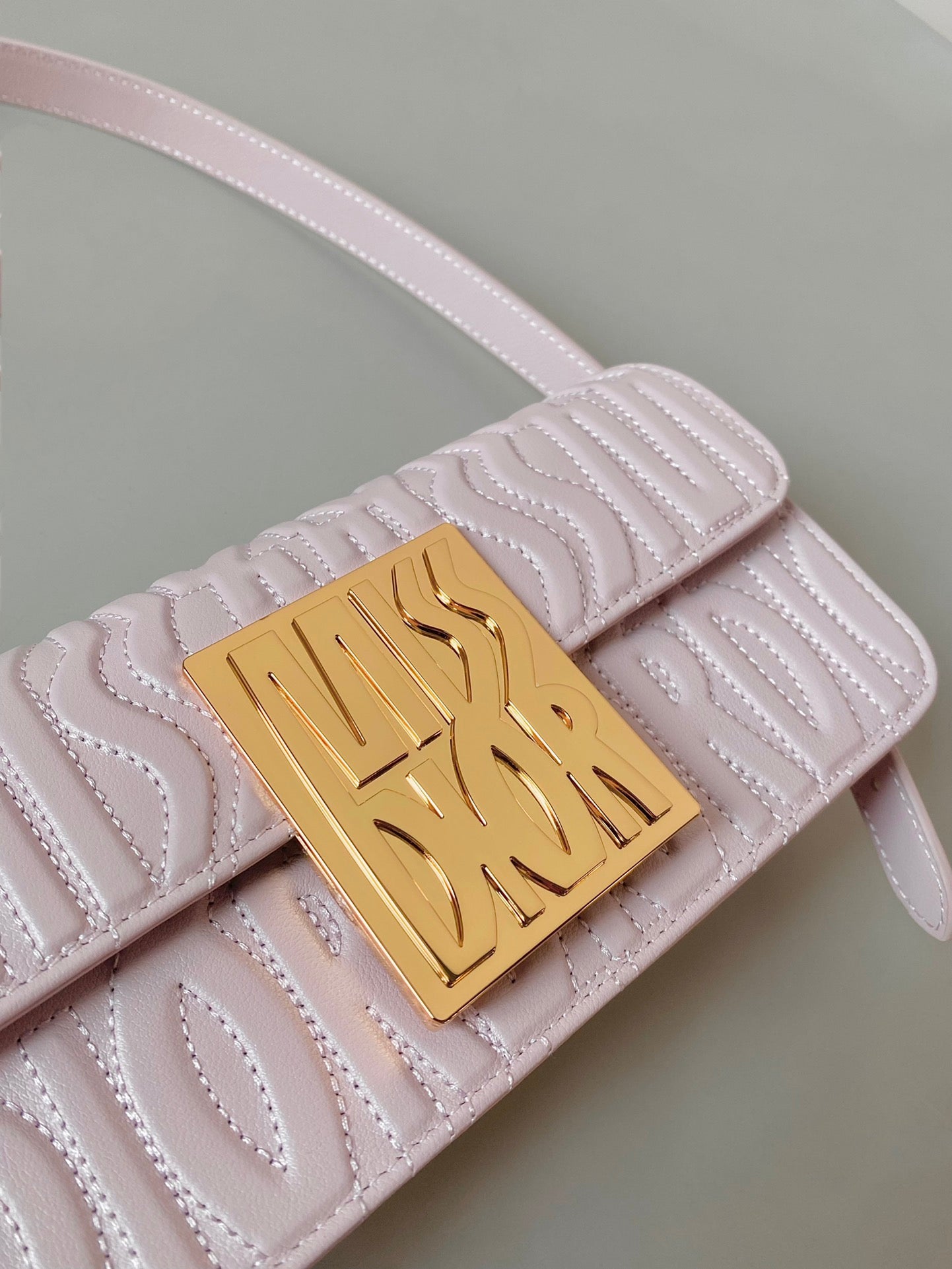 MEDIUM FLAP BAG 22 IN BABY PINK QUILTED ALLOVER CALFSKIN