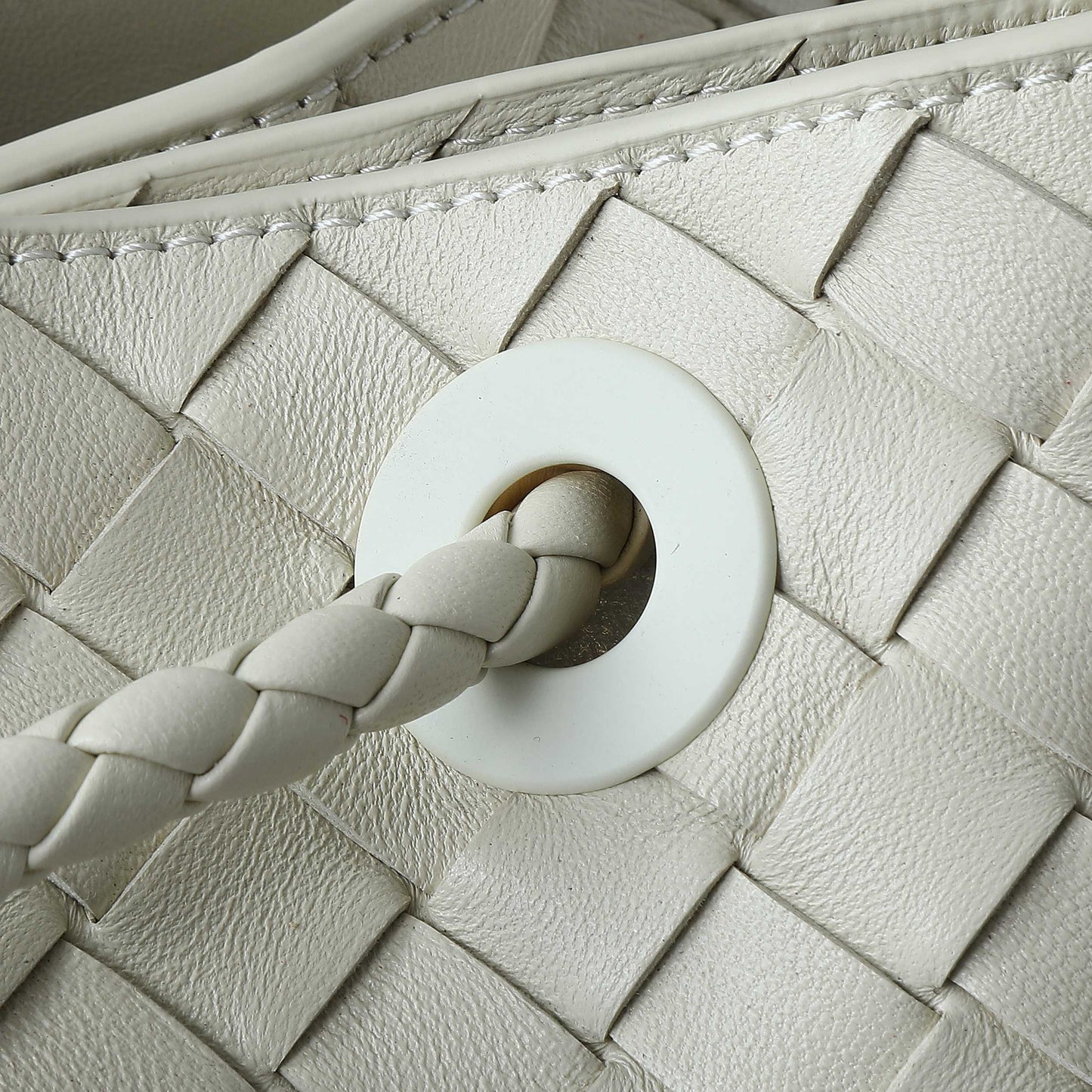 BOTTEGA VENETA 25S LARGE ANDIAMO 42 IN IVORY CALFSKIN GOLD HARDWARE