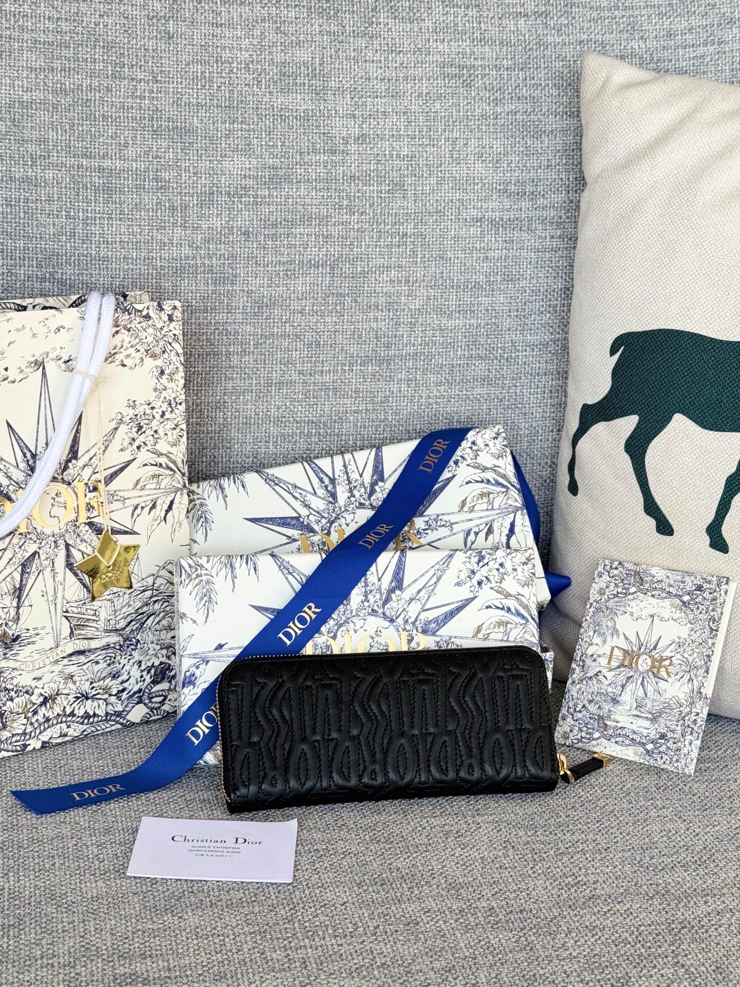 VERTICAL LONG ZIP WALLET 20 IN BLACK QUILTED ALLOVER CALFSKIN