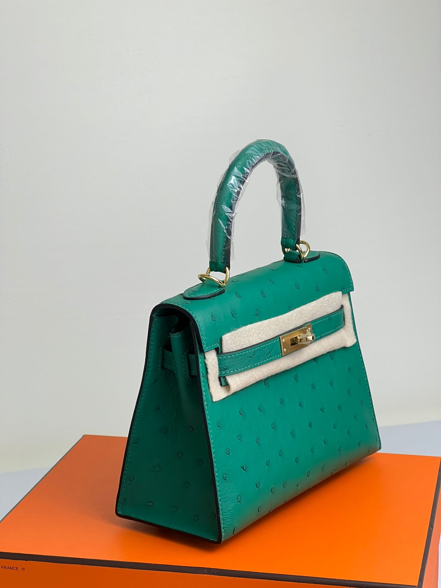 KELLY BAG 20 IN TEAL GREEN OSTRICH LEATHER WITH GOLD HARDWARE (MADE-TO-ODER)