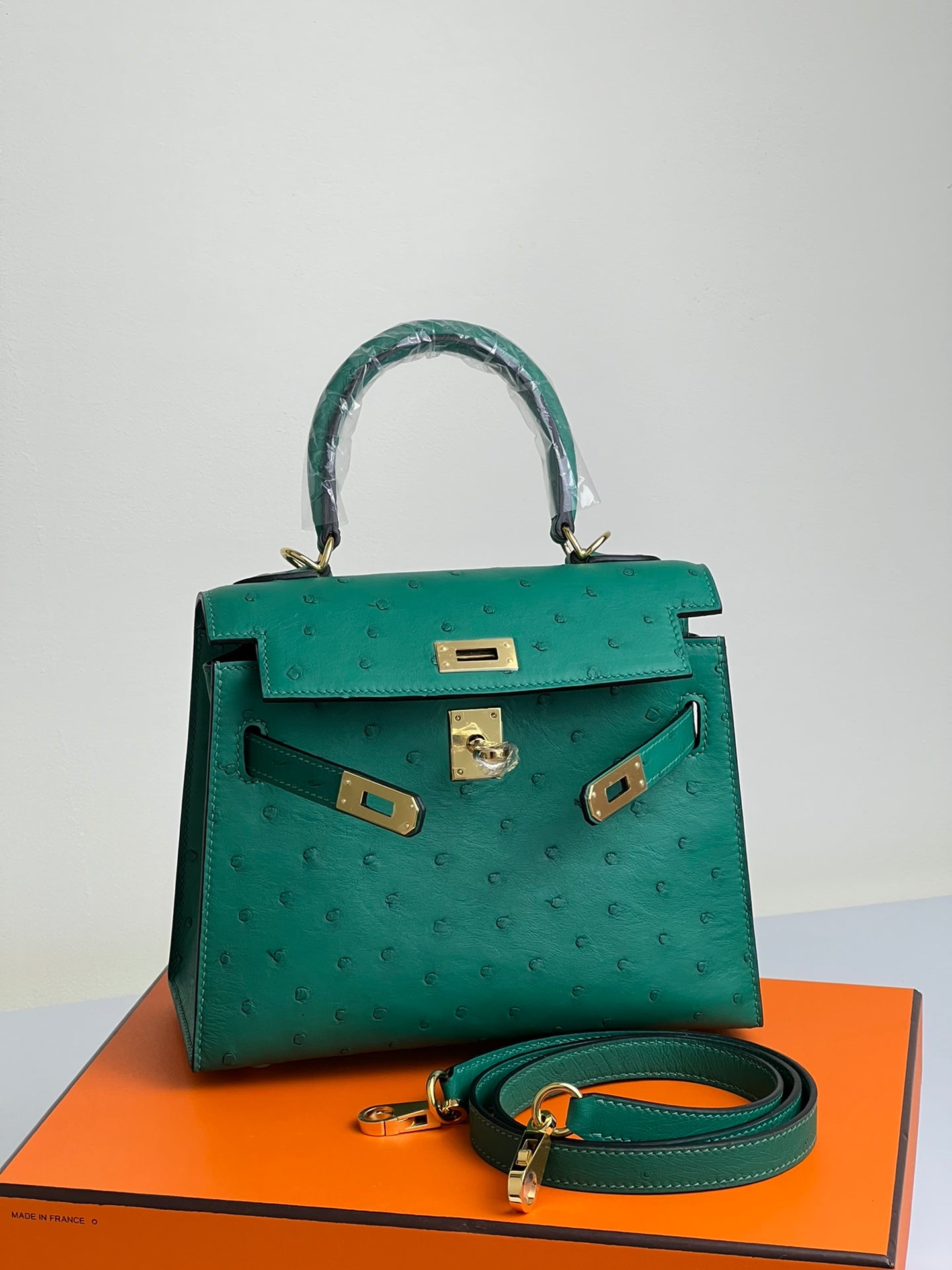 KELLY BAG 20 IN TEAL GREEN OSTRICH LEATHER WITH GOLD HARDWARE (MADE-TO-ODER)