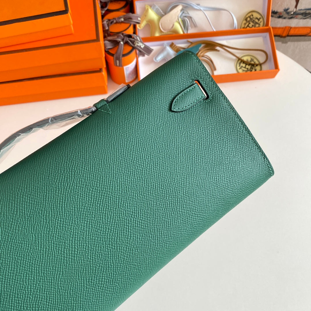 KELLY CUT 31 IN GREEN FOREST CALFSKIN WITH GOLD HARDWARE