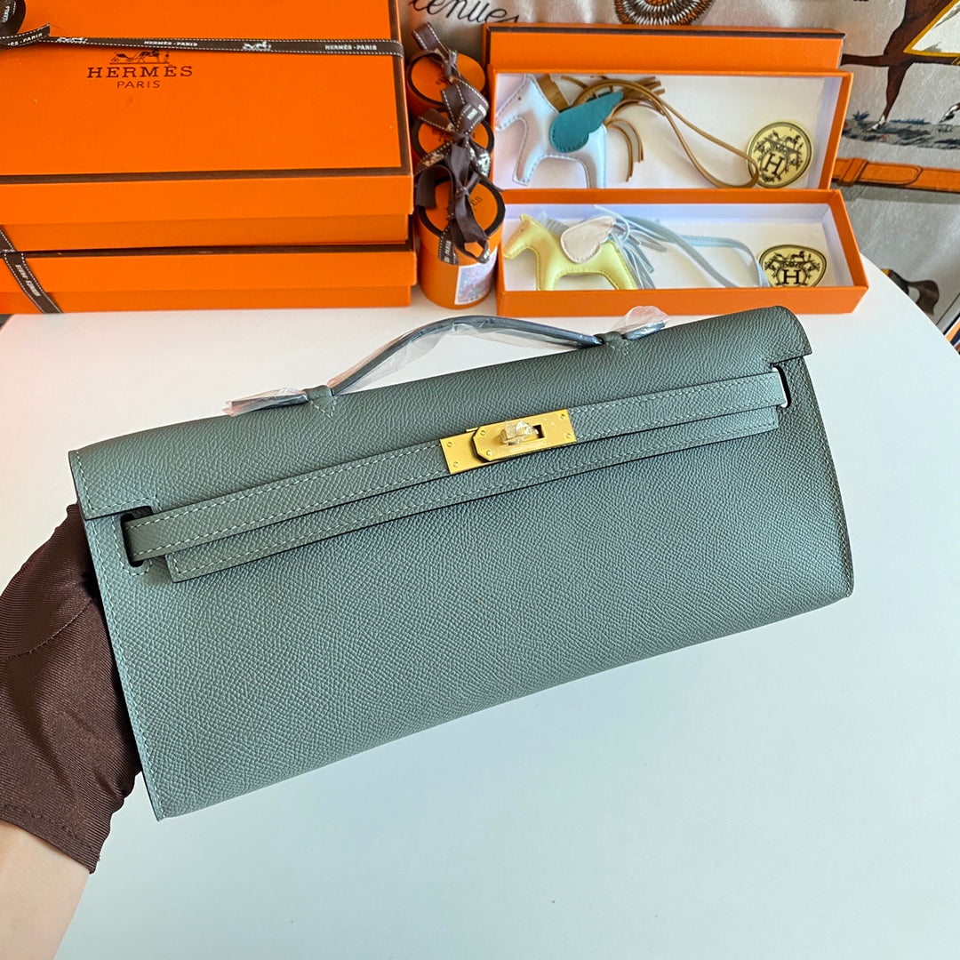 KELLY CUT 31 IN SEAFOAM GREEN CALFSKIN WITH GOLD HARDWARE
