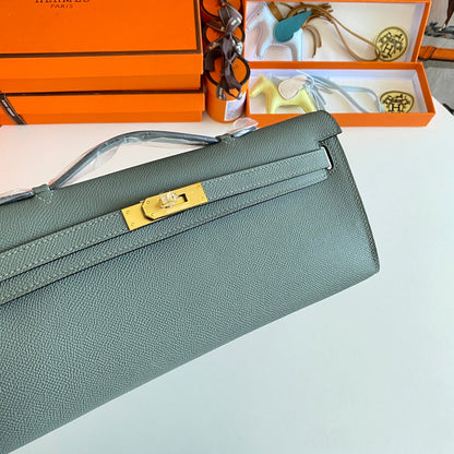 KELLY CUT 31 IN SEAFOAM GREEN CALFSKIN WITH GOLD HARDWARE