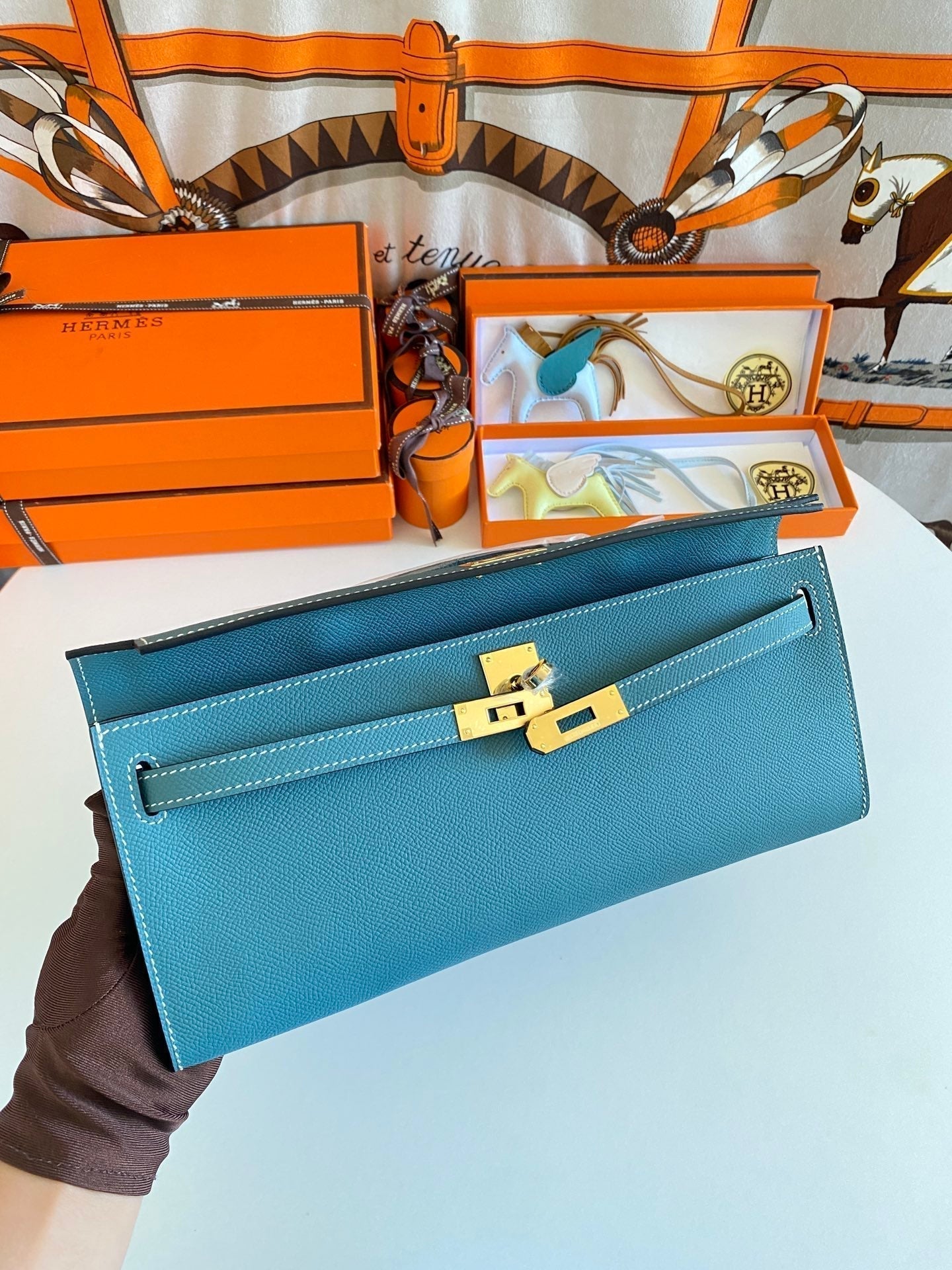 KELLY CUT 31 IN AZURE BLUE CALFSKIN WITH GOLD HARDWARE