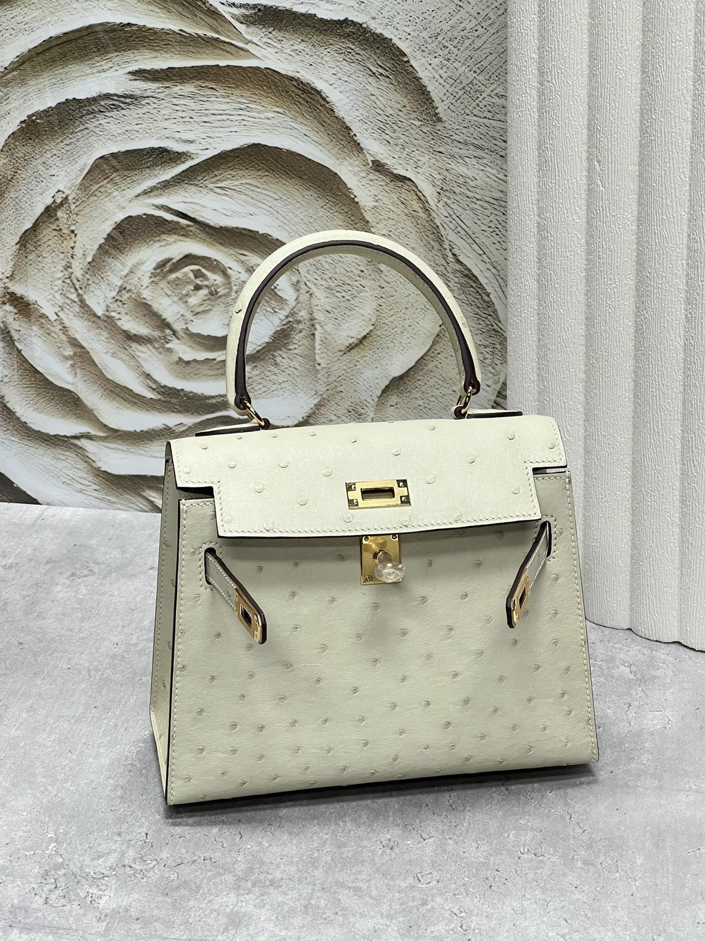 KELLY BAG 20 IN WHITE CREAM OSTRICH LEATHER WITH GOLD HARDWARE (MADE-TO-ODER)