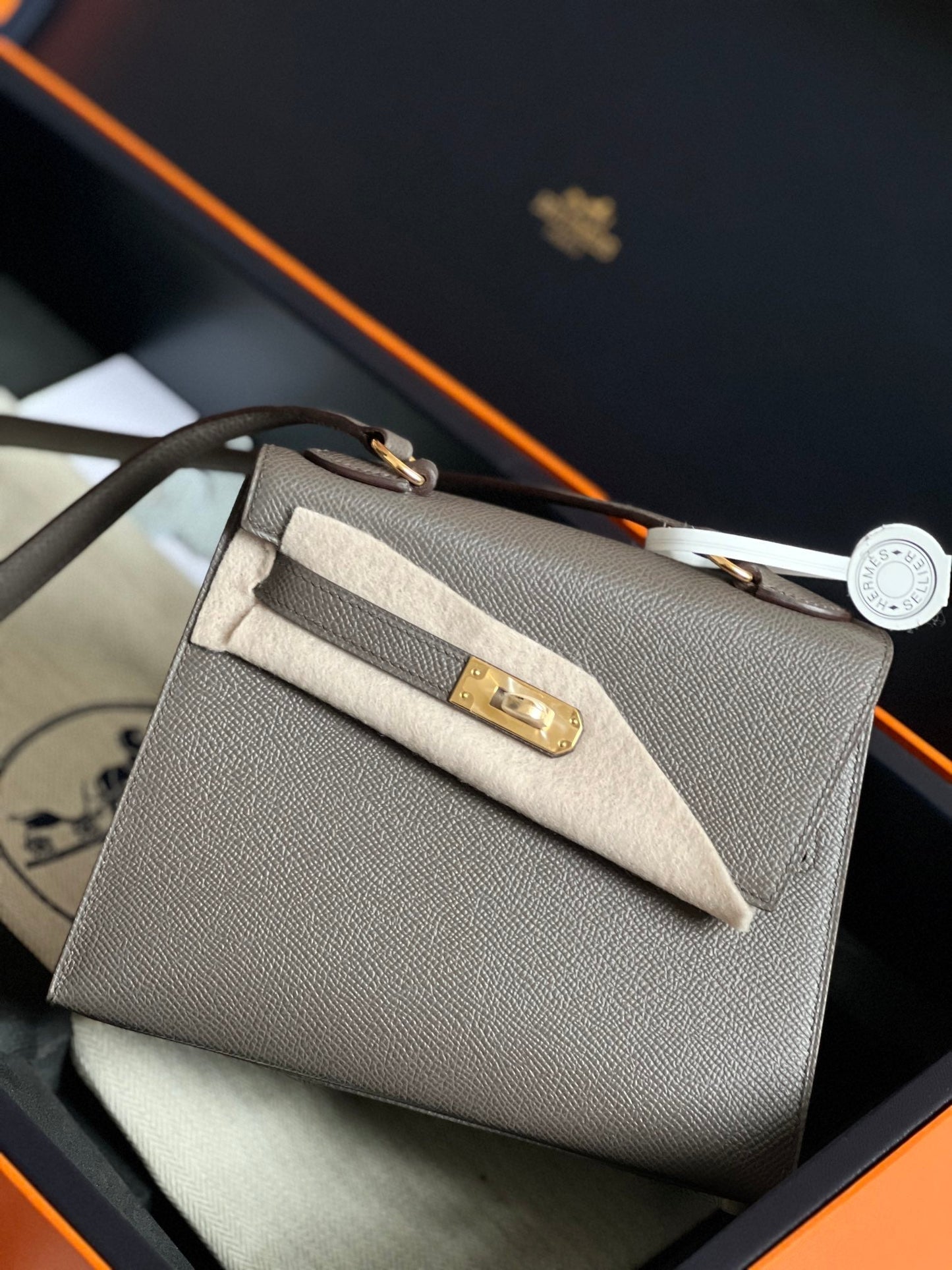 KELLY DESORDRE 20 IN MEDIUM BROWN EPSOM LEATHER WITH GOLD HARDWARE