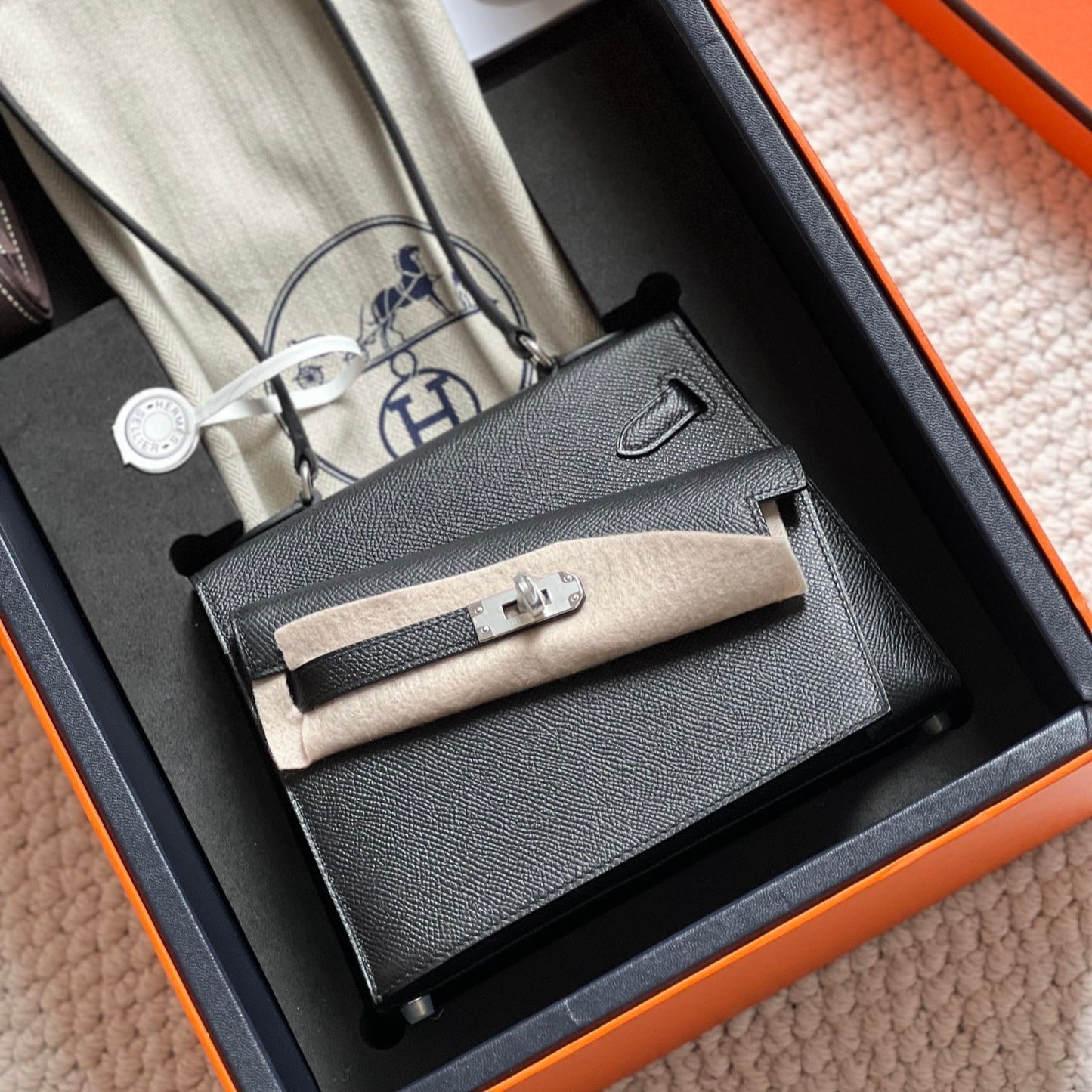 KELLY DESORDRE 20 IN BLACK EPSOM LEATHER WITH SILVER HARDWARE