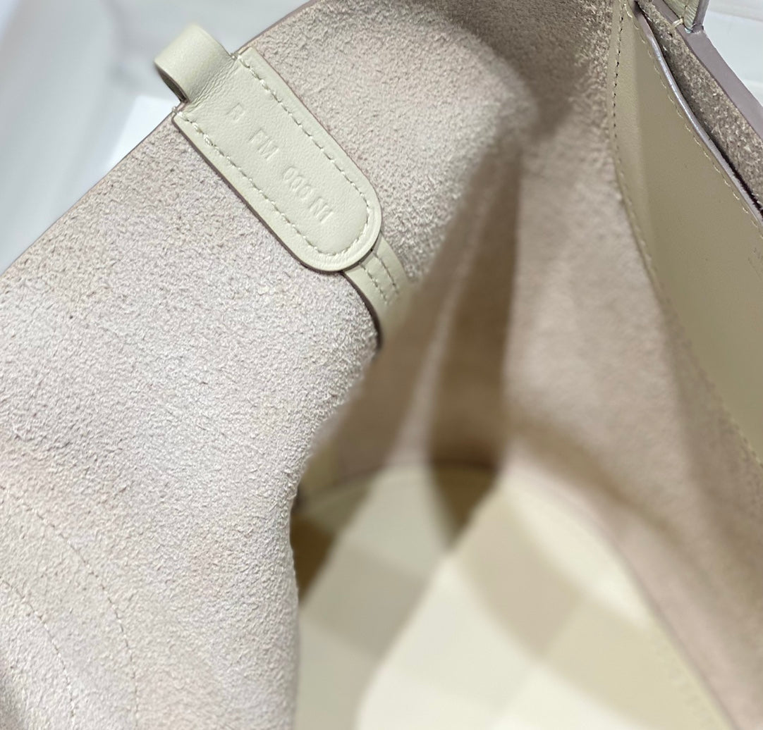 HERMES 25S IN THE LOOP 18 IN IVORY CALFSKIN SILVER HARDWARE