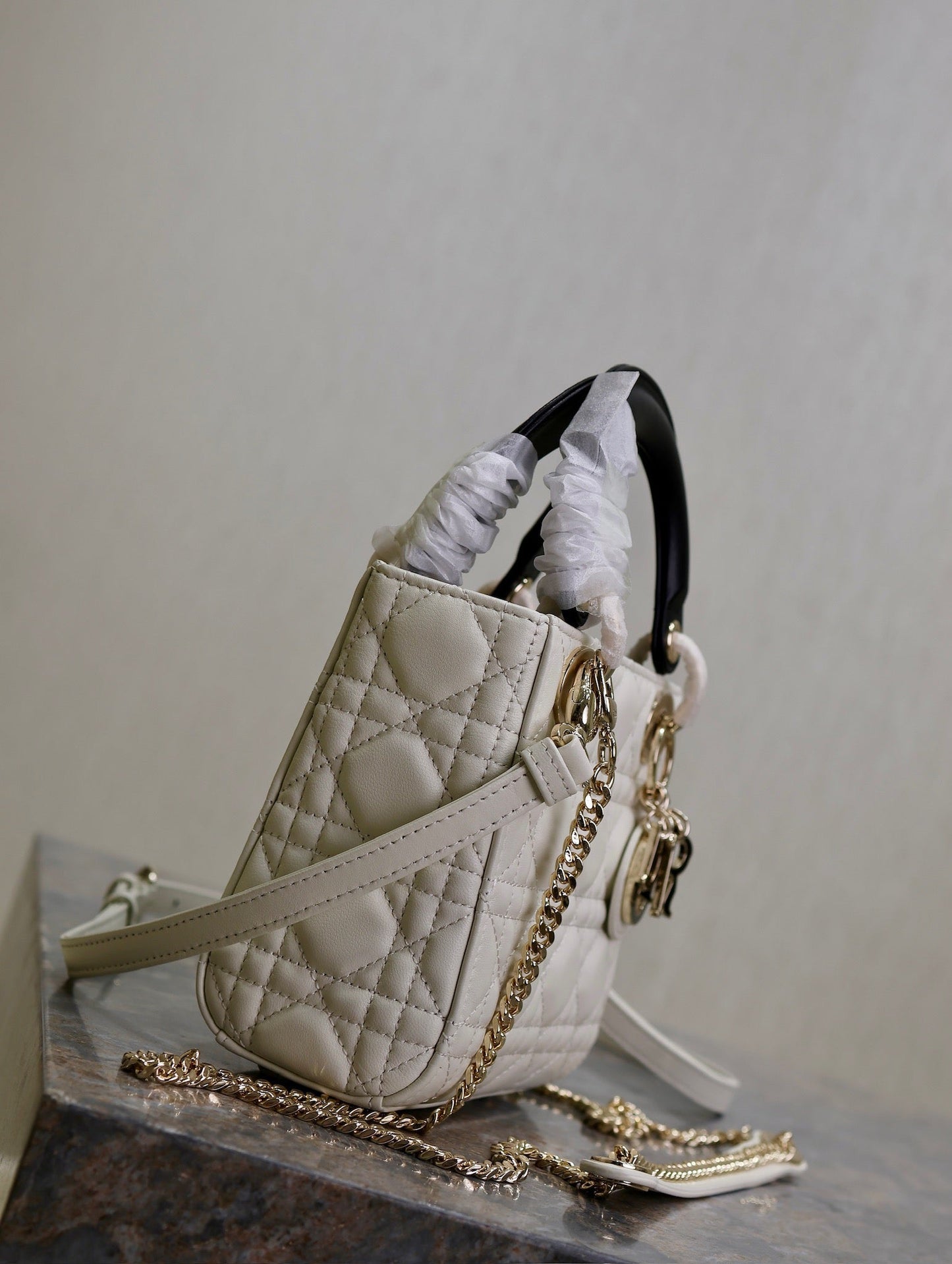 MINI LADY BAG 17 IN WHITE QUILTED MACROCANNAGE CALFSKIN BLACK STRAP