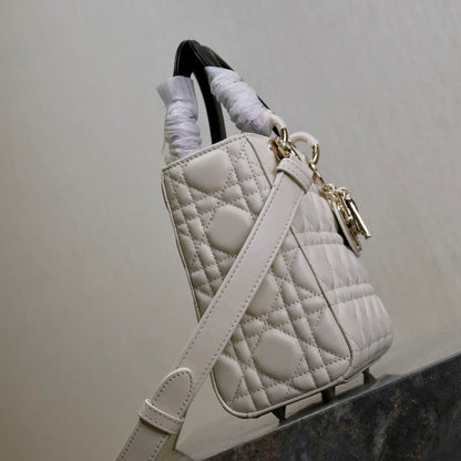 LADY BAG 20 IN WHITE QUILTED MACROCANNAGE CALFSKIN BLACK STRAP