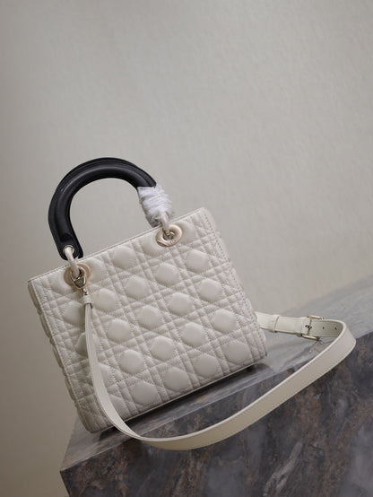 MEDIUM LADY BAG 24 IN WHITE QUILTED MACROCANNAGE CALFSKIN BLACK STRAP