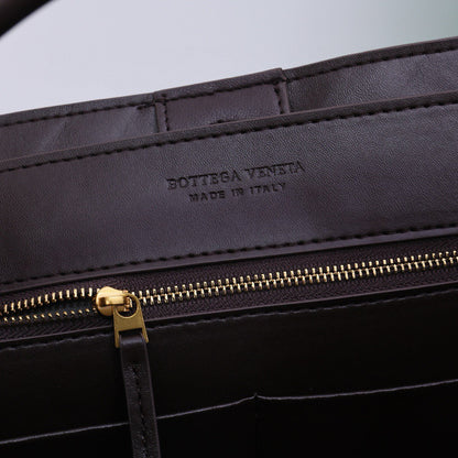 BV MEDIUM ANDIAMO 32 BROWN LAMBSKIN GOLD HARDWARE