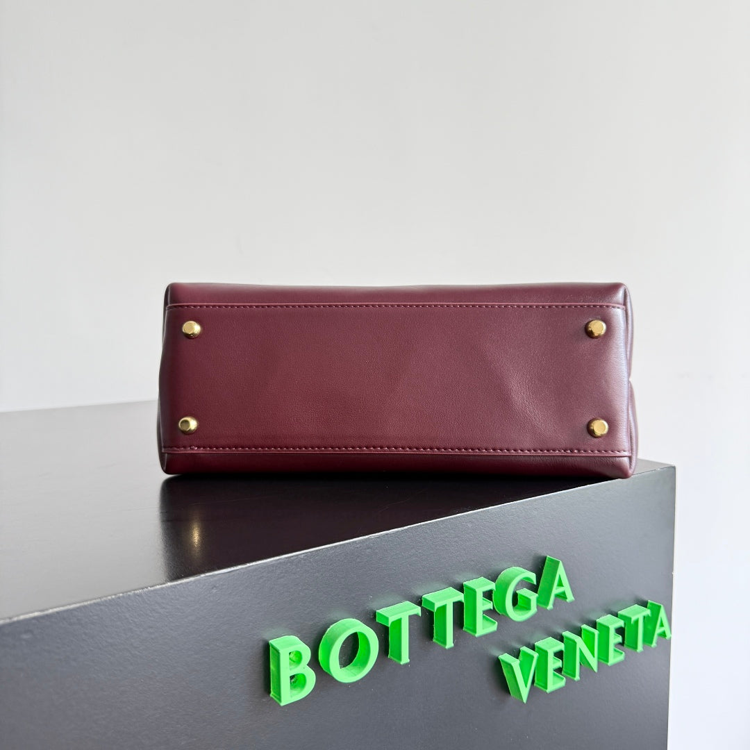 BOTTEGA VENETA 25S MEDIUM CIAO CIAO BAG 26 IN BURGUNDY CALFSKIN