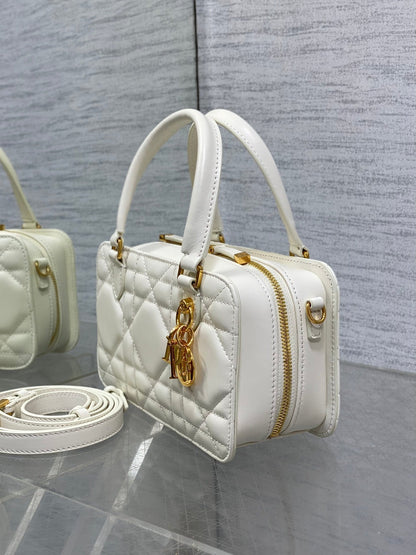 MINI GROOVE BAG 20 IN WHITE MACROCANNAGE LAMBSKIN 226485