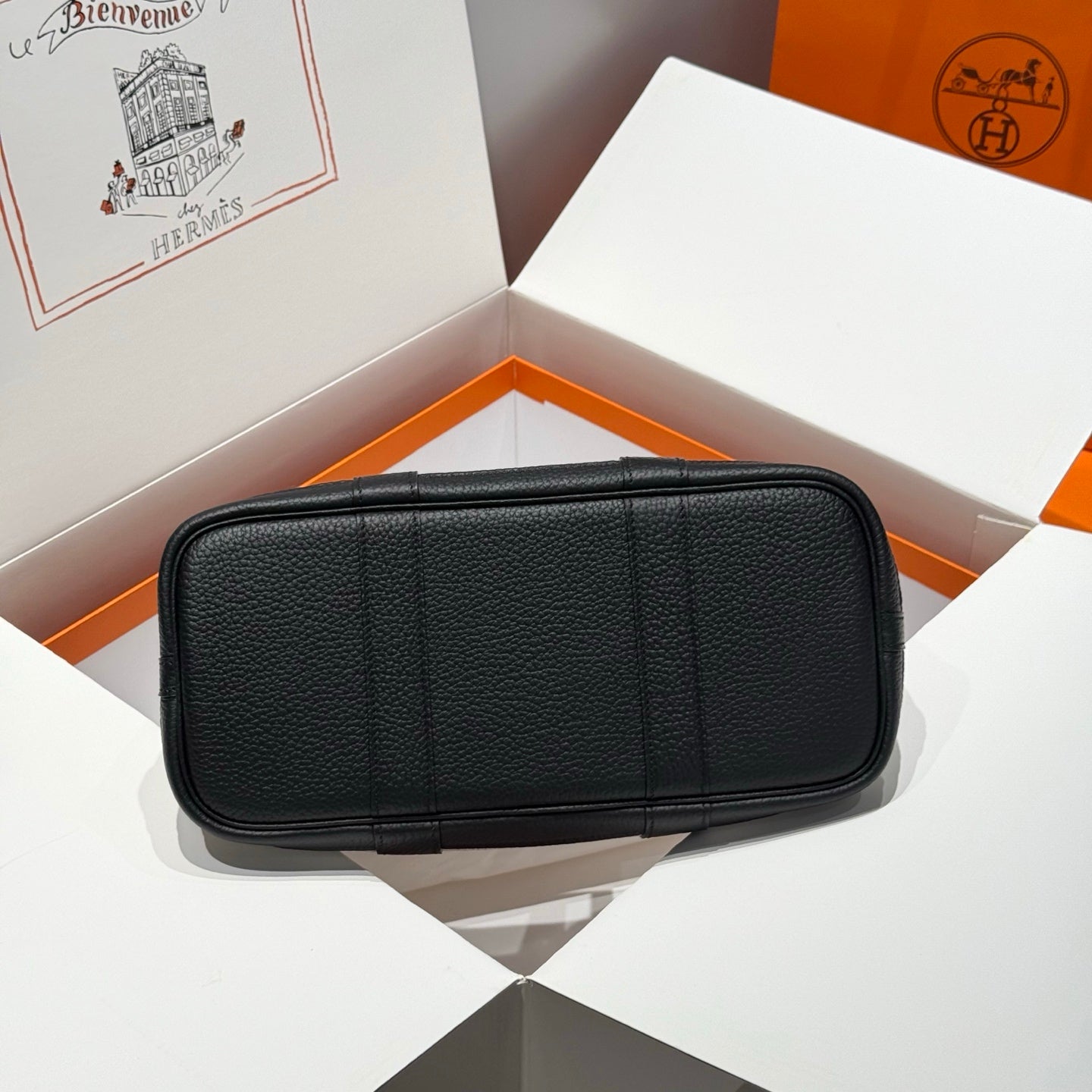 GARDEN PARTY 30CM IN WHITE TOILETS COTTON CANVAS AND BLACK CALFSKIN BLUE CANVAS ON SIDE OTHER