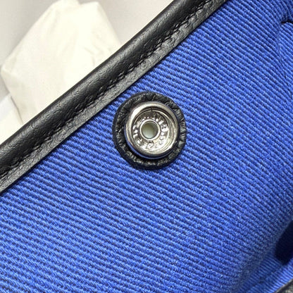 GARDEN PARTY 30CM IN WHITE TOILETS COTTON CANVAS AND BLACK CALFSKIN BLUE CANVAS ON SIDE OTHER