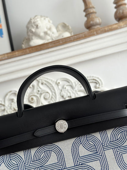 HERBAG ZIP 31 LAQUERED BAG IN OFF-WHITE MIX BLUE H PLUME CANVAS