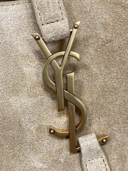 LE 5 À 7 SUPPLE BAG 31 IN KHAKI BROWN SUEDE