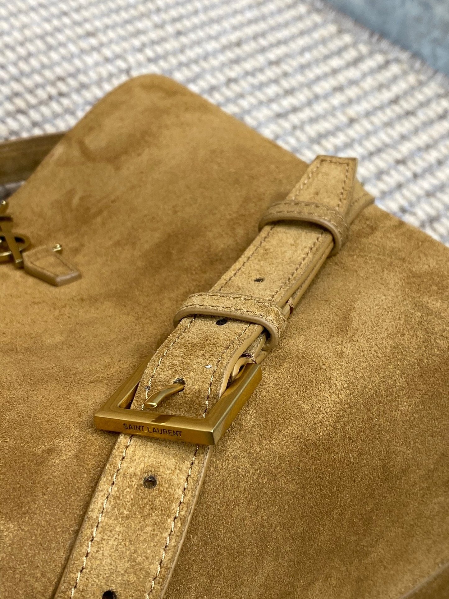 LE 37 SMALL BUCKET BAG 25 IN BROWN SUEDE GOLD HARDWARE