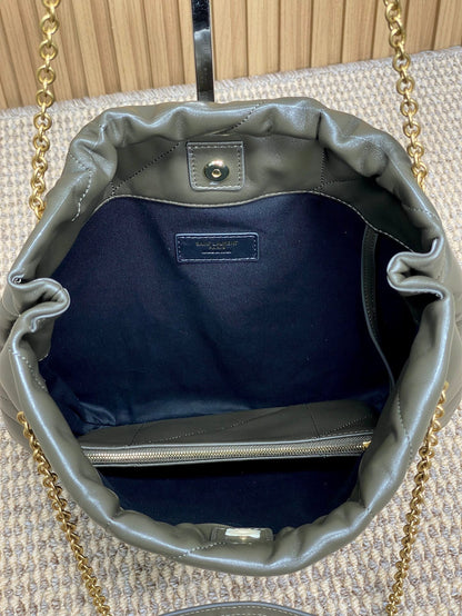 DRAWSTRING CHAIN STRAP SHOULDER BAG 39 IN DARK GREEN QUILTED CALFSKIN