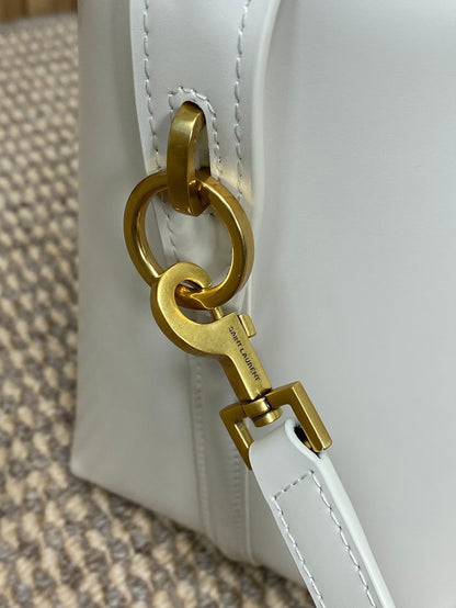 LE 37 SMALL BUCKET BAG 20 IN WHITE CALFSKIN GOLD HARDWARE