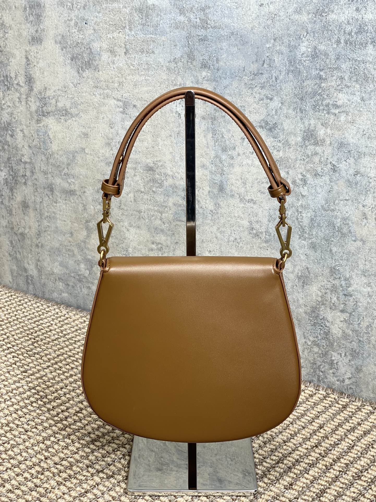 VOLTAIRE TOP HANDLE IN BOX 21 IN TAWNY BROWN CALFSKIN GOLD HARDWARE