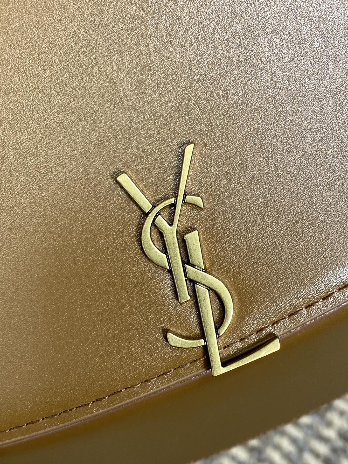 VOLTAIRE TOP HANDLE IN BOX 21 IN TAWNY BROWN CALFSKIN GOLD HARDWARE