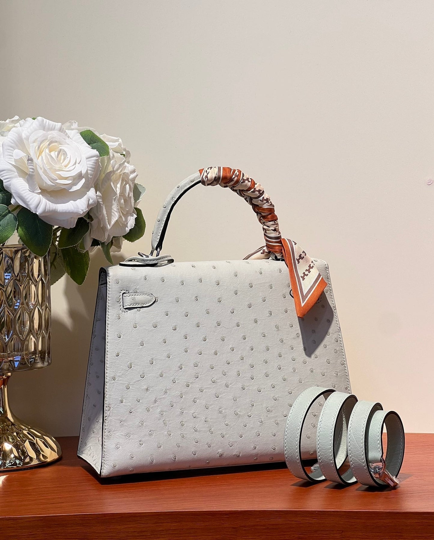 KELLY SELLIER 25 BAG IN PALE GRAY OSTRICH LEATHER WITH SILVER HARDWARE (MADE-TO-ODER)